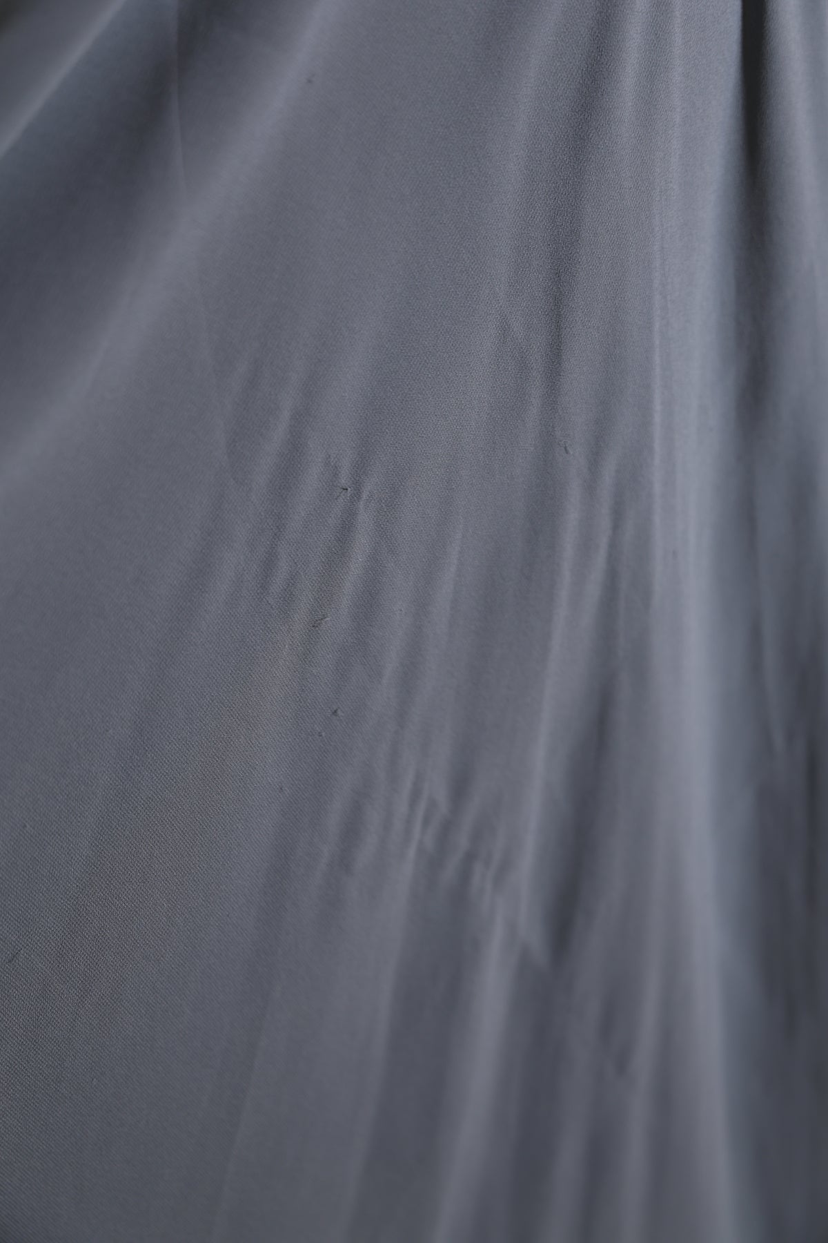 Second Hand Chiffonkleid mit dezenten Glitzersteinen, graublau