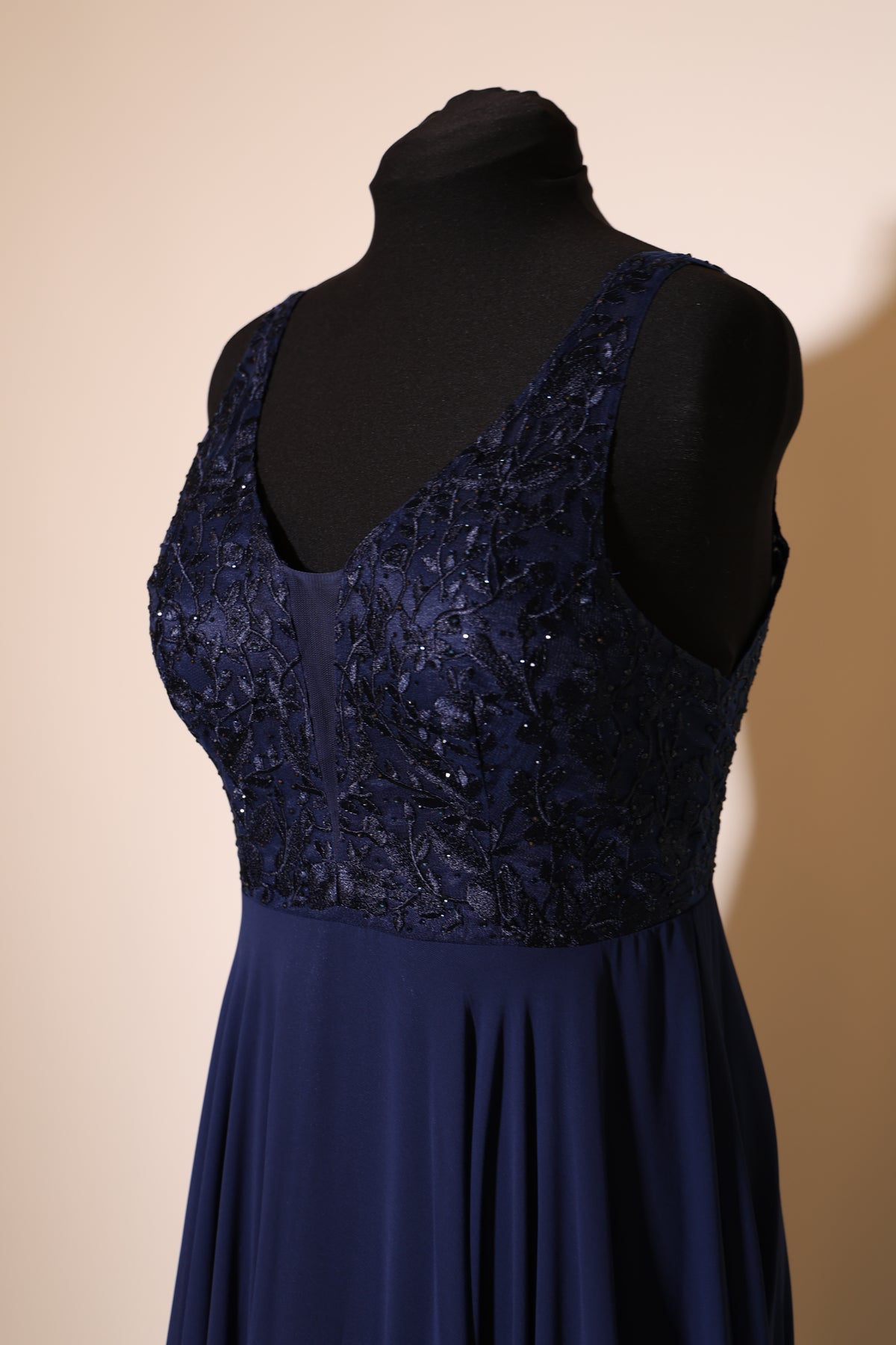 Second Hand Langes Kleid mit floraler Spitze, dunkelblau