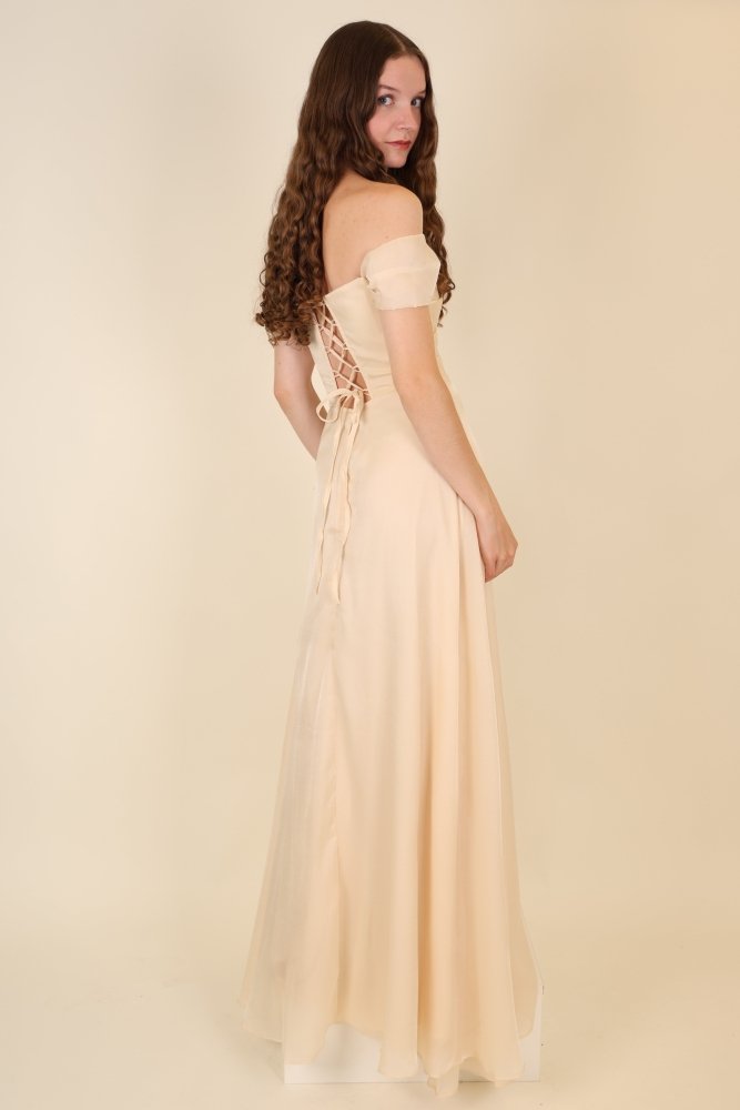Abendkleid mit variablen Trägern, Volants und Schlitz, beige - Dein Kleiderladen