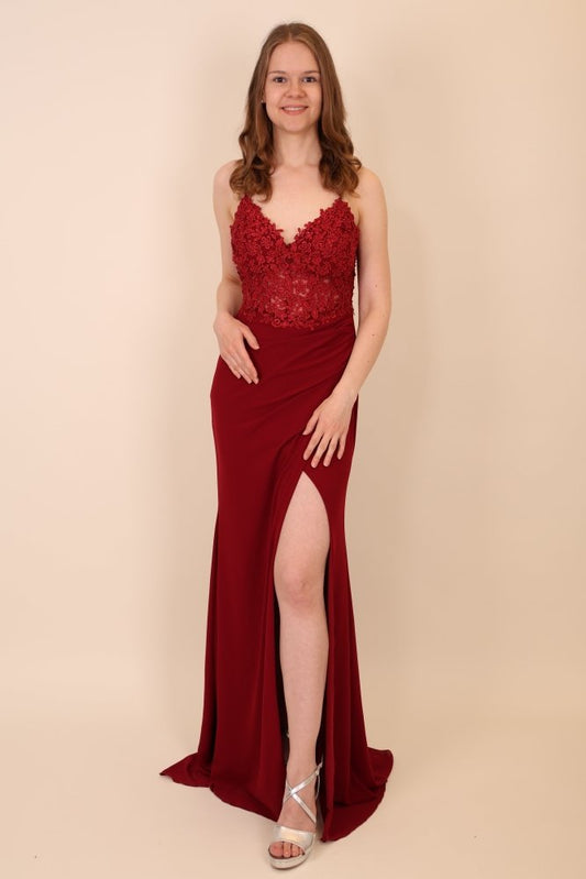 Chiffonkleid mit Spitzenoberteil, Schnürung & Schlitz, dunkelrot - Dein Kleiderladen