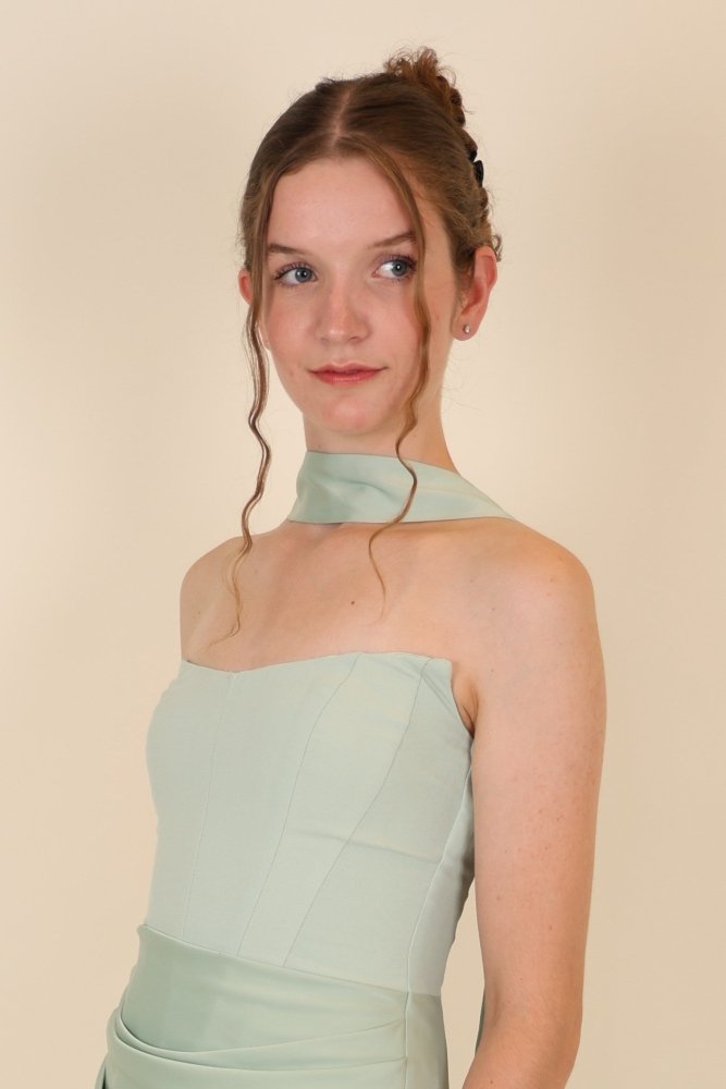 Figurbetontes Abendkleid mit Drapierung und Schal, salbei - Dein Kleiderladen