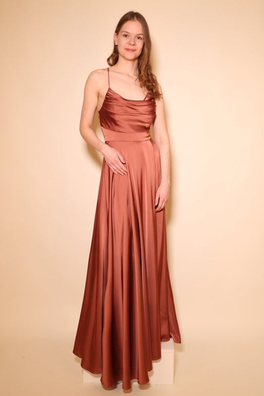 Langes Satin - Abendkleid mit Schlitz und Schnürung, terracotta - Dein Kleiderladen