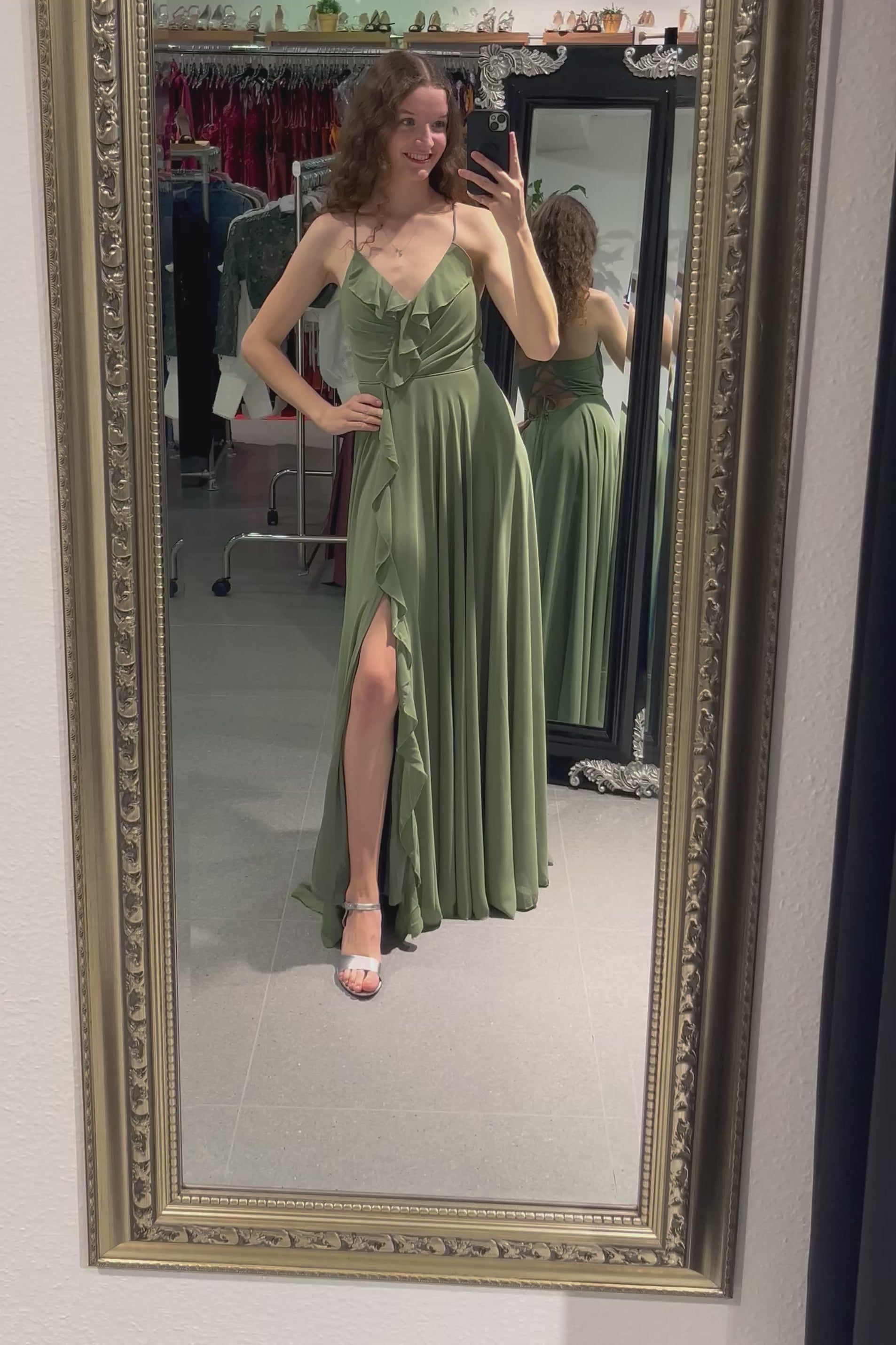 Festliches Volantkleid mit Schnürung und Schlitz, oliv - Dein Kleiderladen