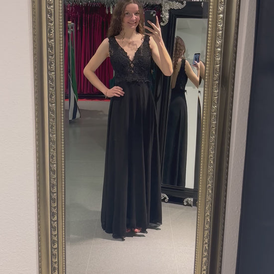 Festkleid mit angedeuteter Schnürung vorne, schwarz - Dein Kleiderladen