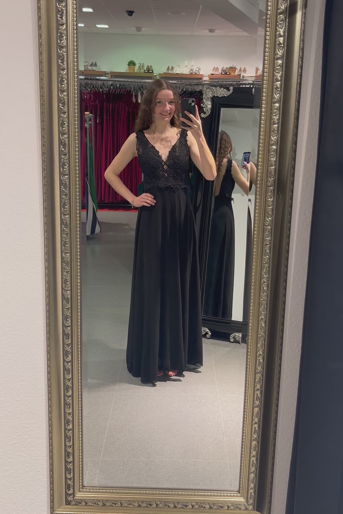 Festkleid mit angedeuteter Schnürung vorne, schwarz - Dein Kleiderladen