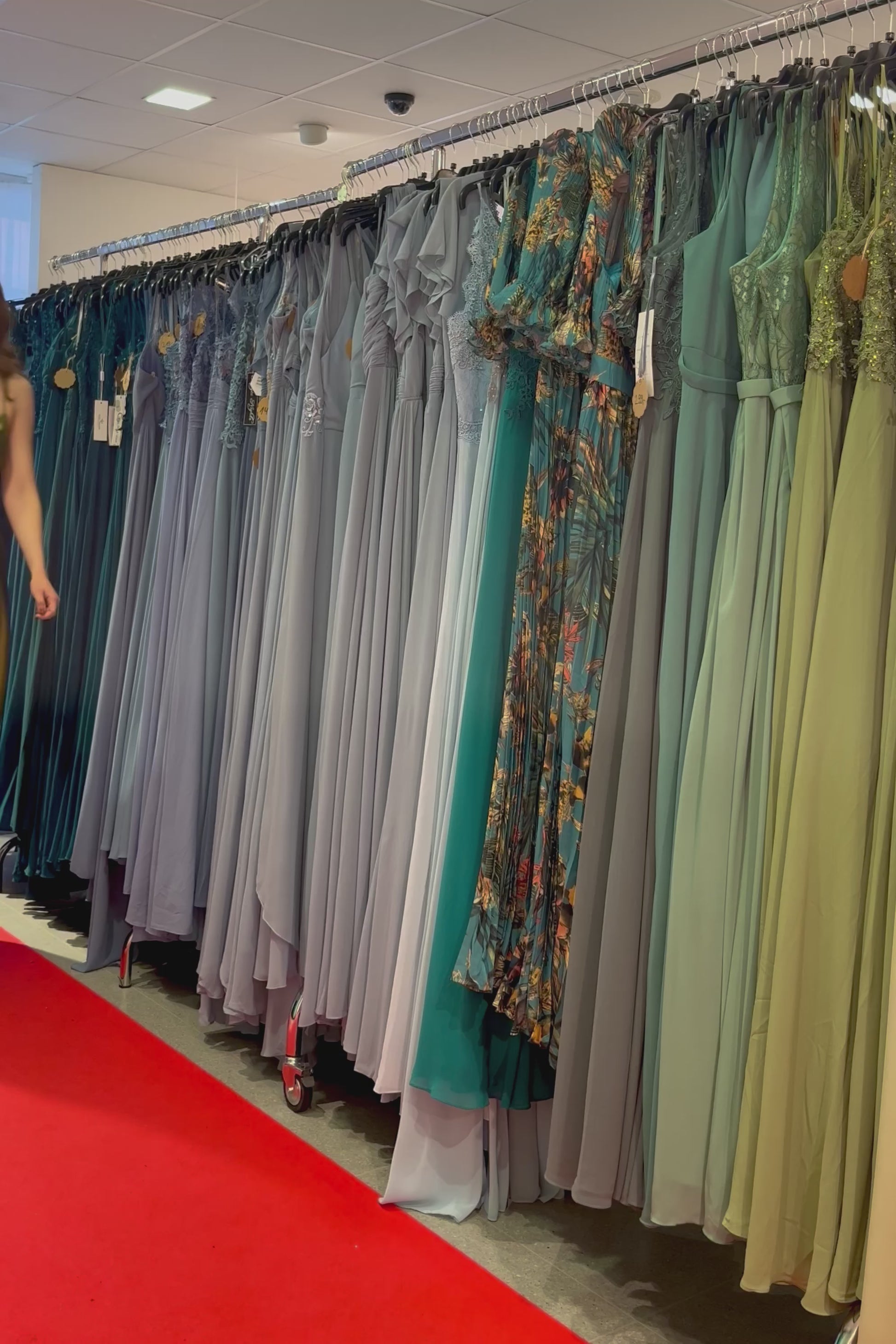 Ballkleid - Satin mit Schnürung, Schlitz und Wasserfallausschnitt, kaki - Dein Kleiderladen