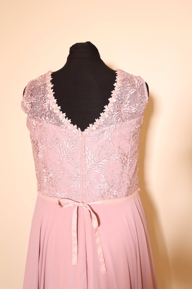 Second Hand Chiffonkleid mit feiner Bestickung und Glitzergürtel, altrosa - Dein Kleiderladen