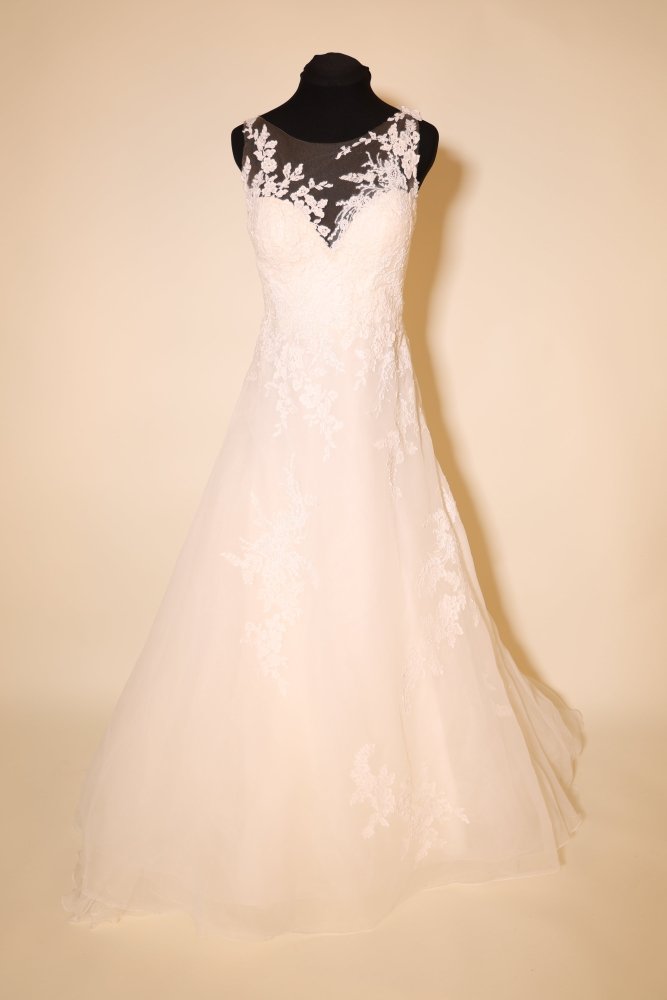 Second Hand elegantes Brautkleid mit Spitze und langer Schleppe, ivory - Dein Kleiderladen