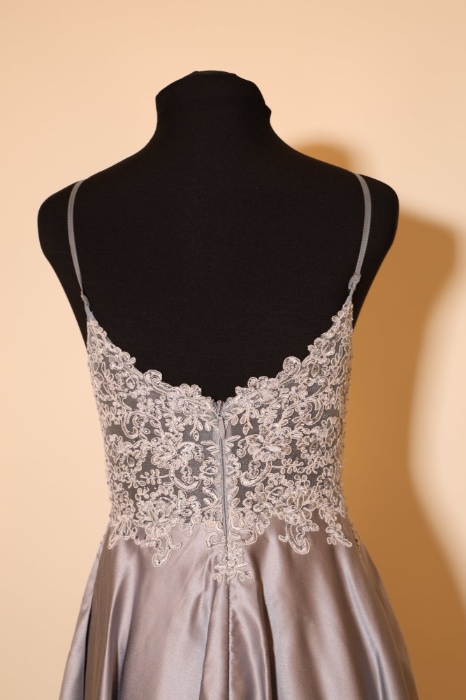 Second Hand elegantes Satinkleid mit Spitze, grau - Dein Kleiderladen